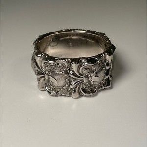 Vintage Whiting & Davis Repousse Silver Tone Hinged Bangle Bracelet Safety Chain